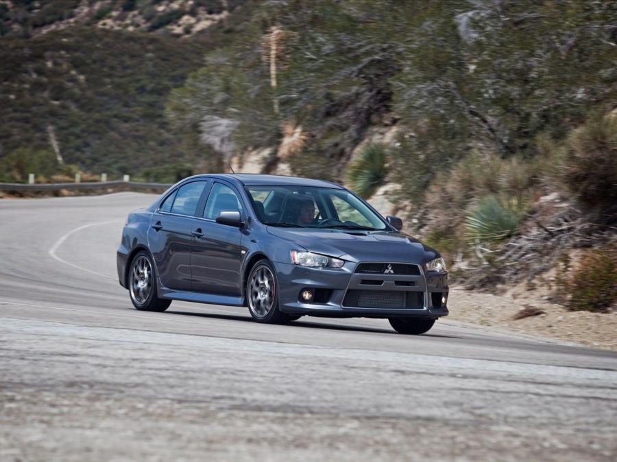  Mitsubishi Lancer Evolution MR Touring 2010 года  (фото 16 из 20)